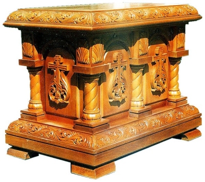 Church furniture: Aksios altar table