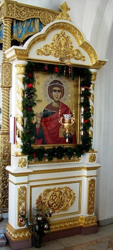 Church kiots: Murom carved icon case (kiot)